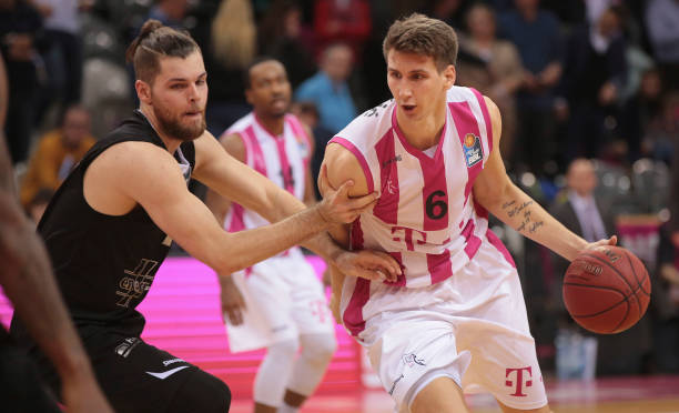 足坛的地位 足坛的地位