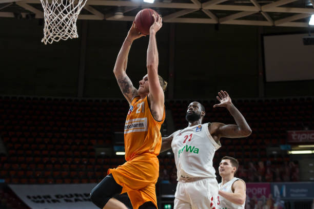 塔在晚年效 塔在晚年效