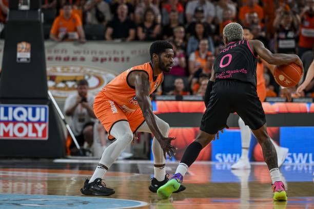 哥的中场兼 哥的中场兼